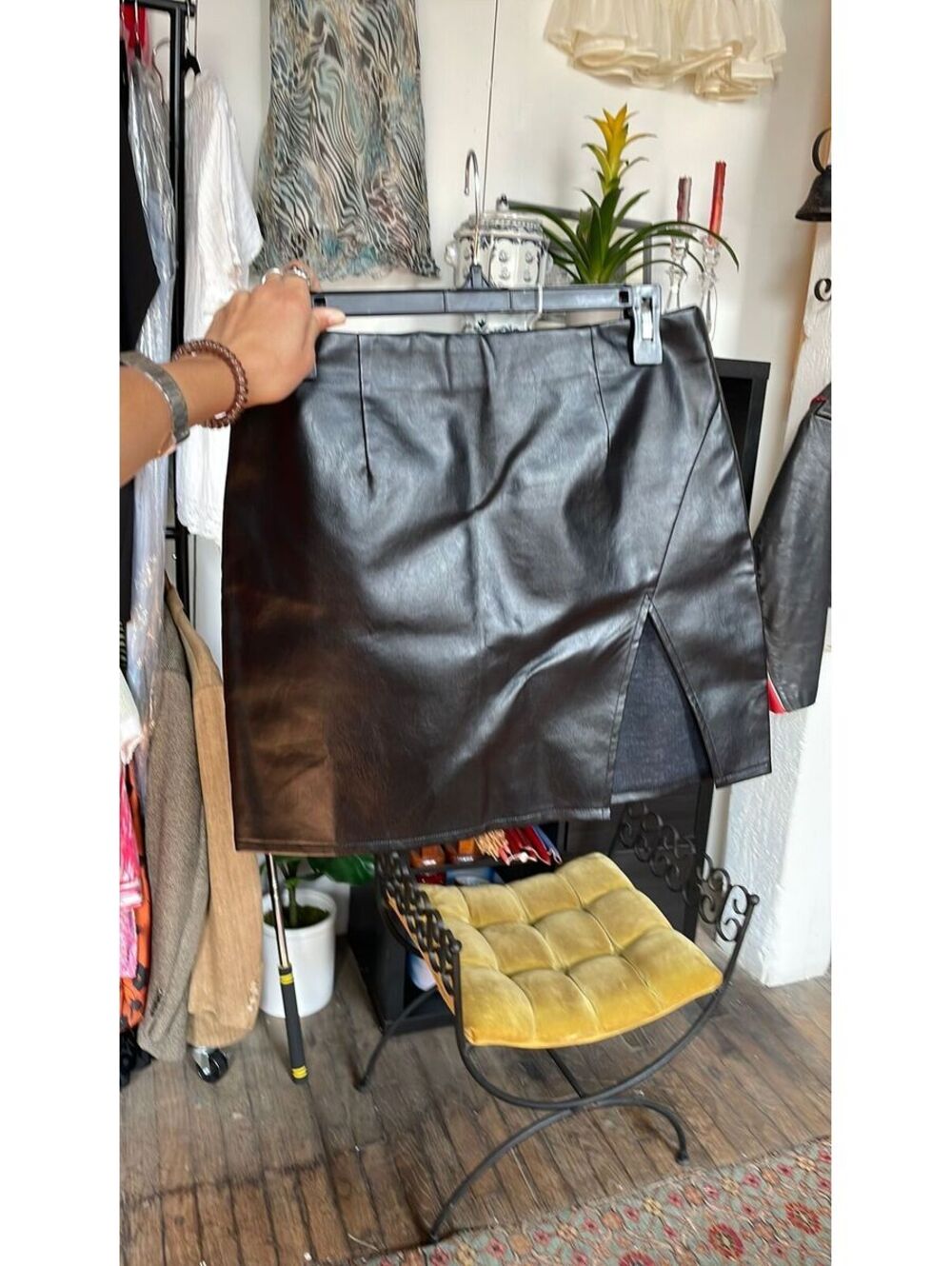 black lulus faux leather skirt size M